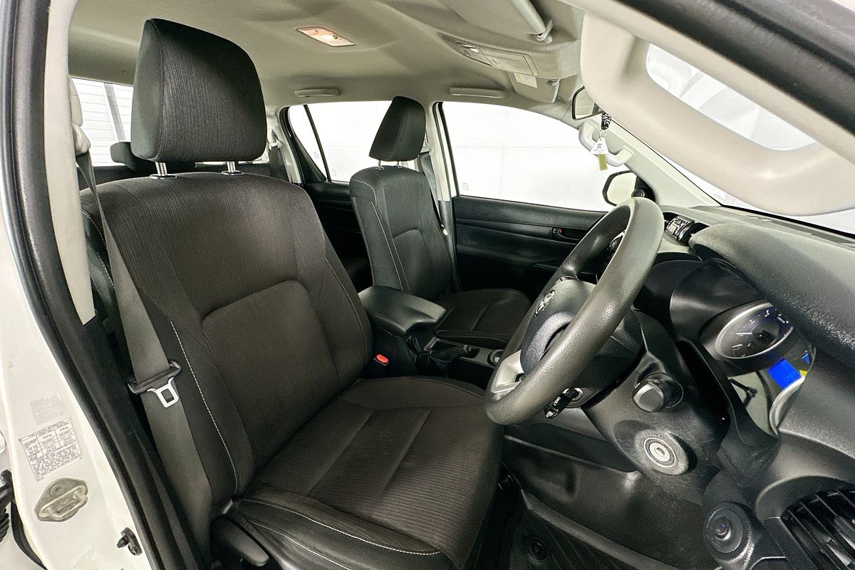 2018 Toyota HILUX SR (4x4) GUN126R MY17 4X4