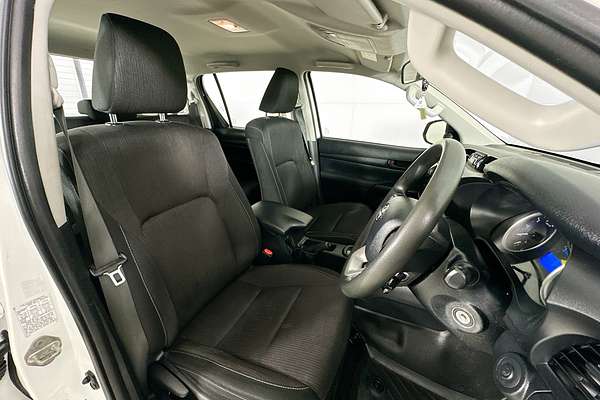 2018 Toyota HILUX SR (4x4) GUN126R MY17 4X4