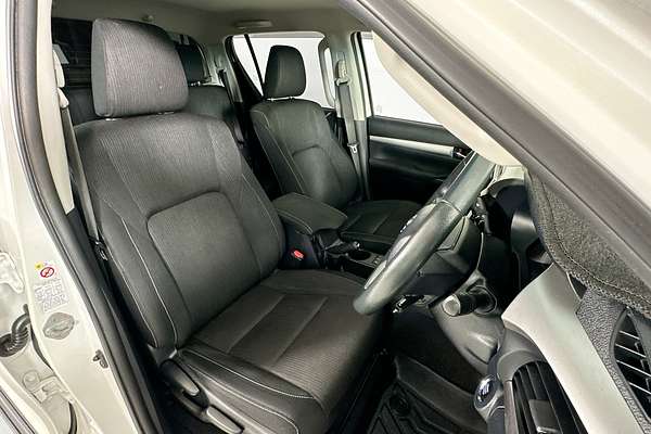2017 Toyota HILUX SR5 (4x4) GUN126R MY17 4X4