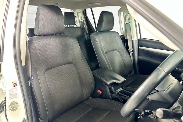 2017 Toyota HILUX SR5 (4x4) GUN126R 4X4