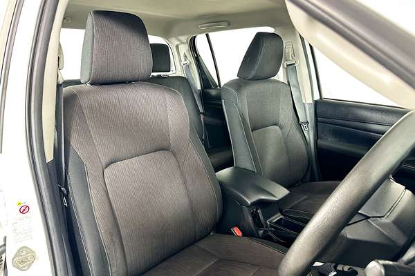 2018 Toyota HILUX SR (4x4) GUN126R MY17 4X4