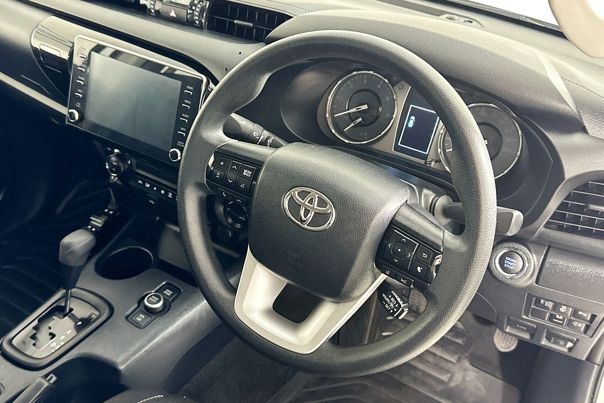 2024 Toyota HILUX SR 48V (4x4) GUN126R 4X4