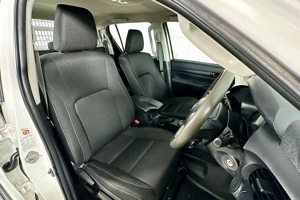 2018 Toyota HILUX SR (4x4) GUN126R MY19 4X4