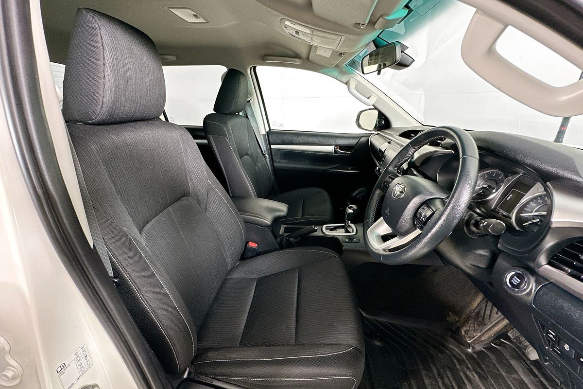 2021 Toyota HILUX SR5 (4x4) GUN126R FACELIFT 4X4