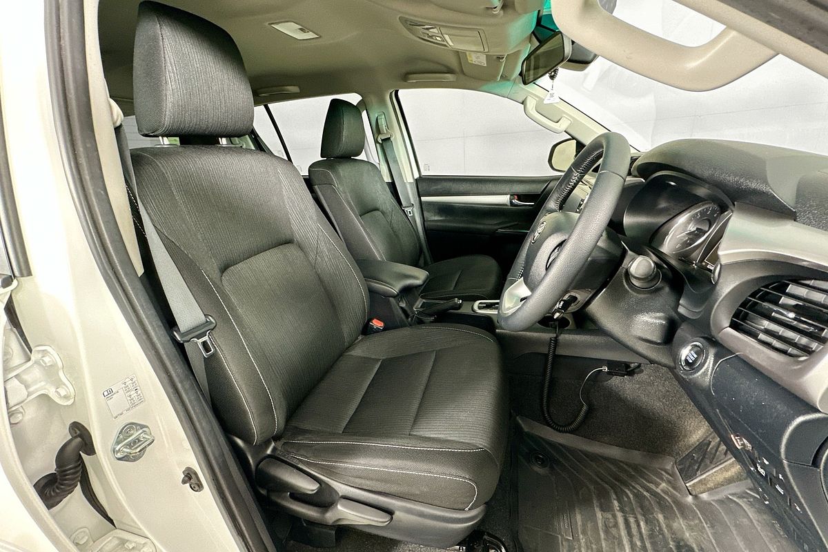 2022 Toyota HILUX SR5 (4x4) GUN126R 4X4