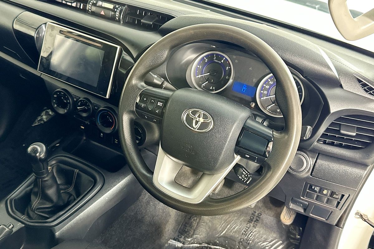 2017 Toyota HILUX SR (4x4) GUN126R 4X4