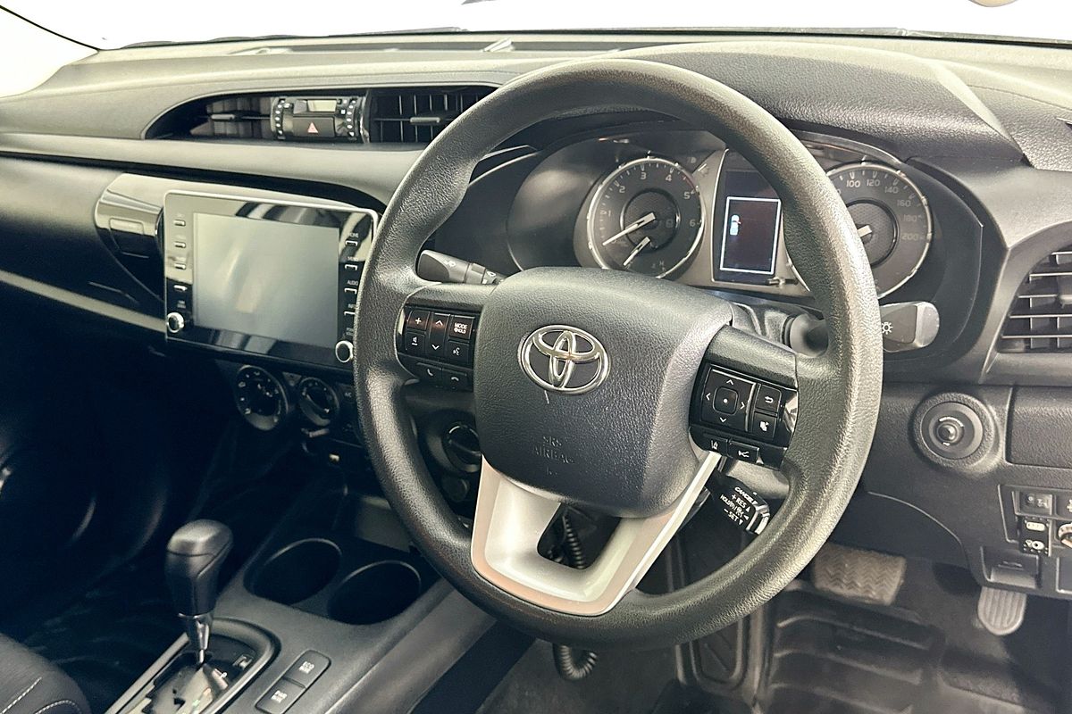 2020 Toyota HILUX SR (4x4) GUN126R FACELIFT 4X4
