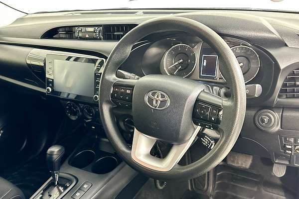 2020 Toyota HILUX SR (4x4) GUN126R FACELIFT 4X4