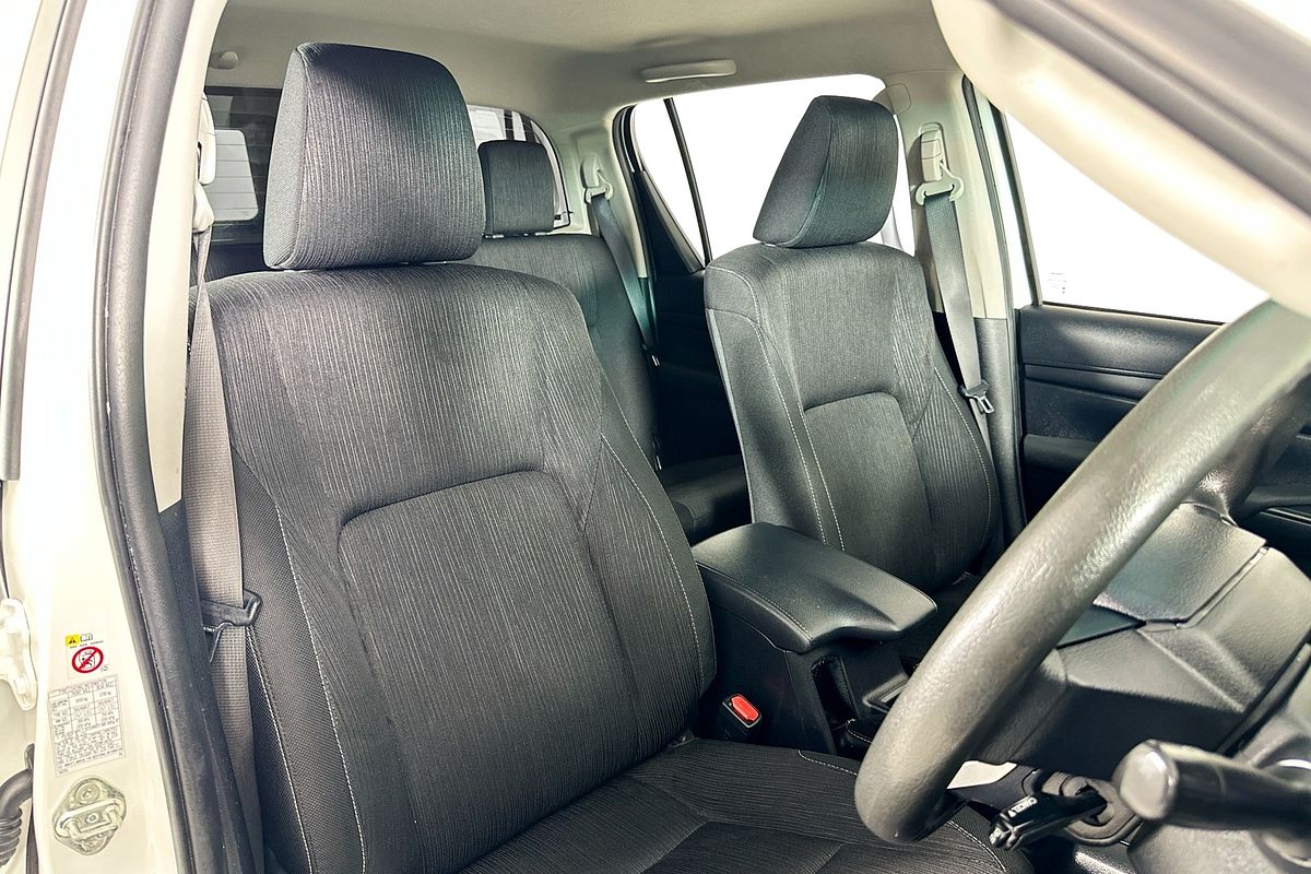 2017 Toyota HILUX SR (4x4) GUN126R 4X4