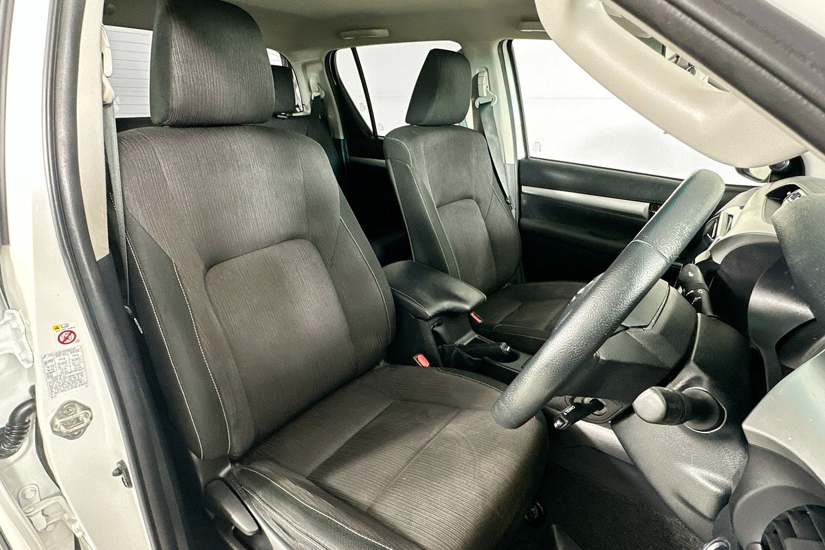 2017 Toyota HILUX SR5 (4x4) GUN126R 4X4