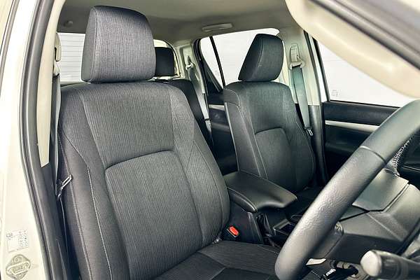 2021 Toyota HILUX SR5 (4x4) GUN126R FACELIFT 4X4