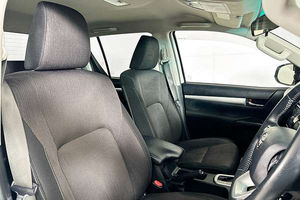2017 Toyota HILUX SR5 (4x4) GUN126R 4X4