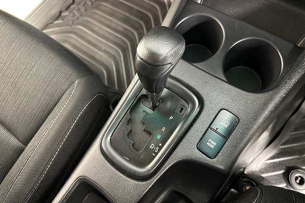 2019 Toyota HILUX SR (4x4) GUN126R MY19 UPGRADE 4X4