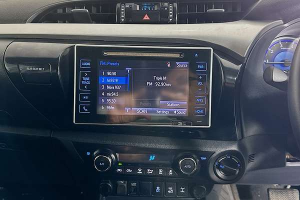 2016 Toyota HILUX SR5 (4x4) GUN126R 4X4