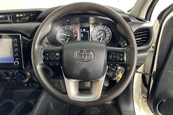 2020 Toyota HILUX SR (4x4) GUN126R FACELIFT 4X4