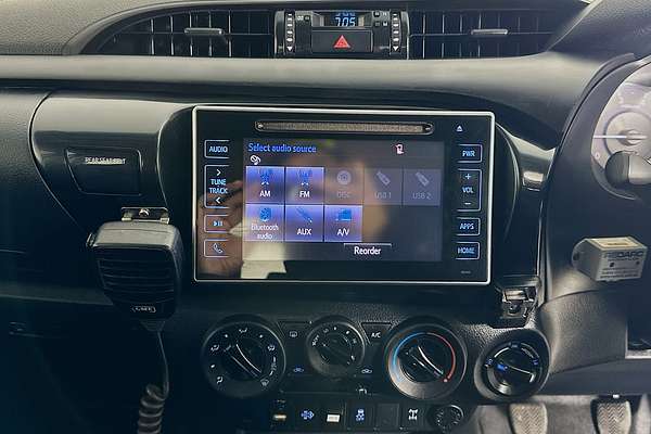 2017 Toyota HILUX SR (4x4) GUN126R 4X4
