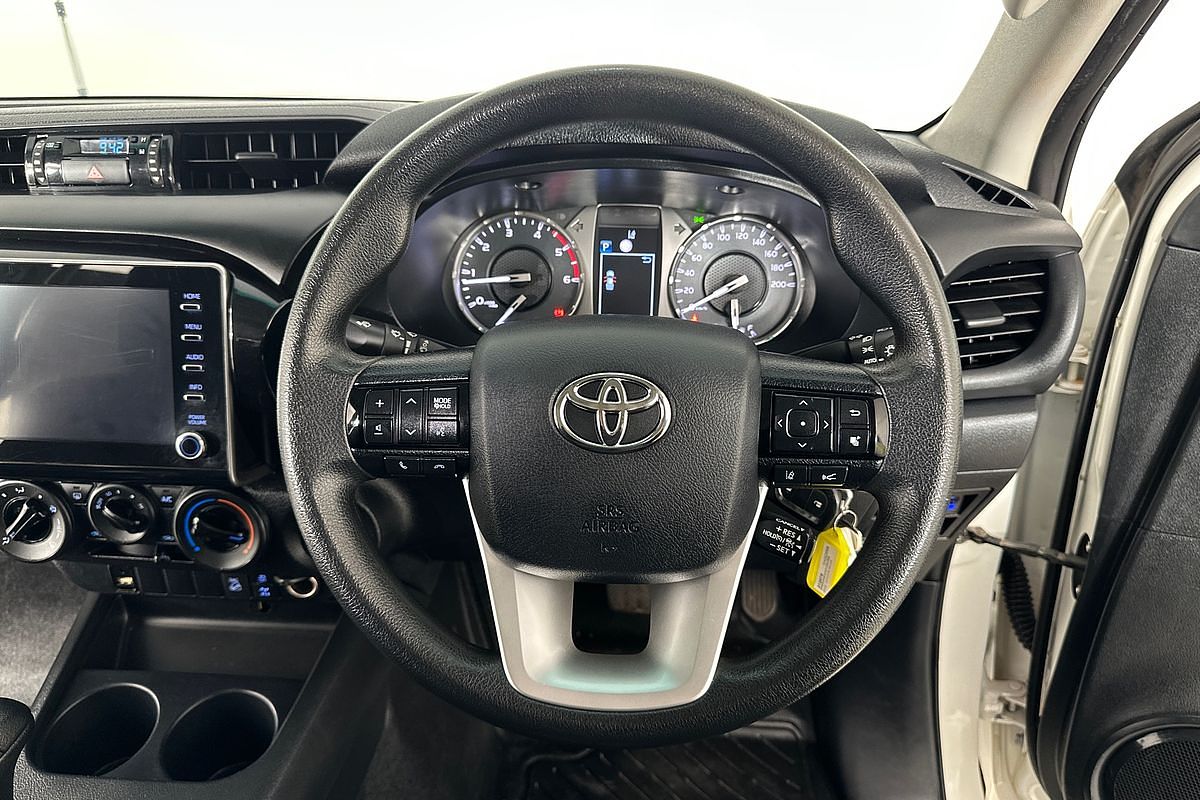 2020 Toyota HILUX SR (4x4) GUN126R FACELIFT 4X4