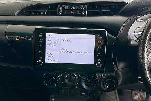 2021 Toyota HILUX SR (4x4) GUN126R FACELIFT 4X4