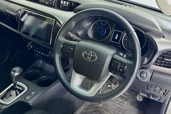 2020 Toyota HILUX SR5 GUN126R 4X4