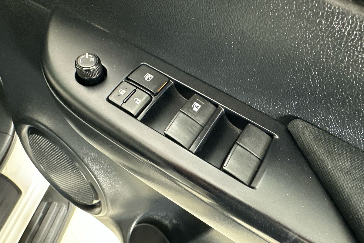 2018 Toyota HILUX SR (4x4) GUN126R MY19 4X4