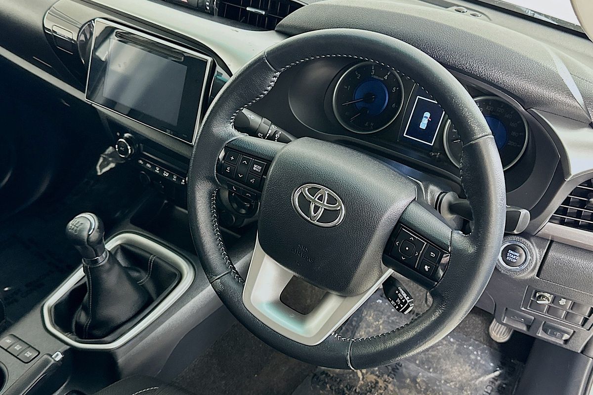 2016 Toyota HILUX SR5 (4x4) GUN126R 4X4