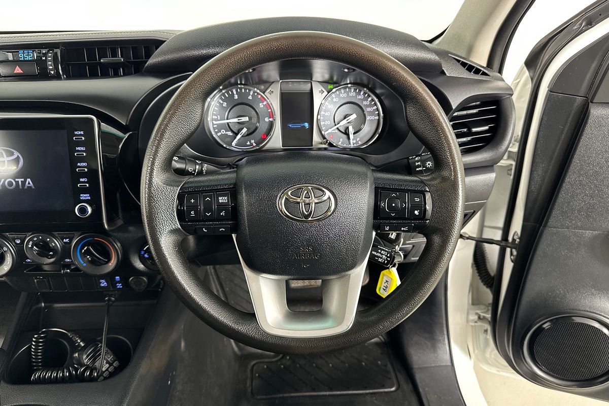 2022 Toyota HILUX SR (4x4) STEEL WHEELS GUN126R 4X4