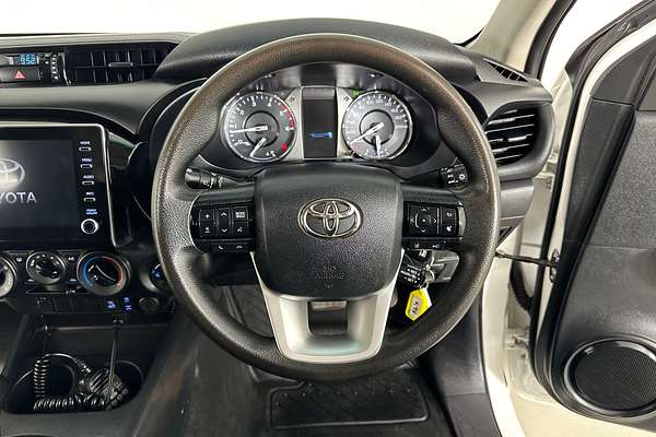 2022 Toyota HILUX SR (4x4) STEEL WHEELS GUN126R 4X4