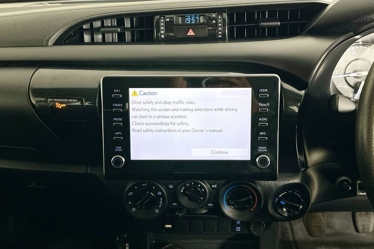 2020 Toyota HILUX SR (4x4) GUN126R FACELIFT 4X4