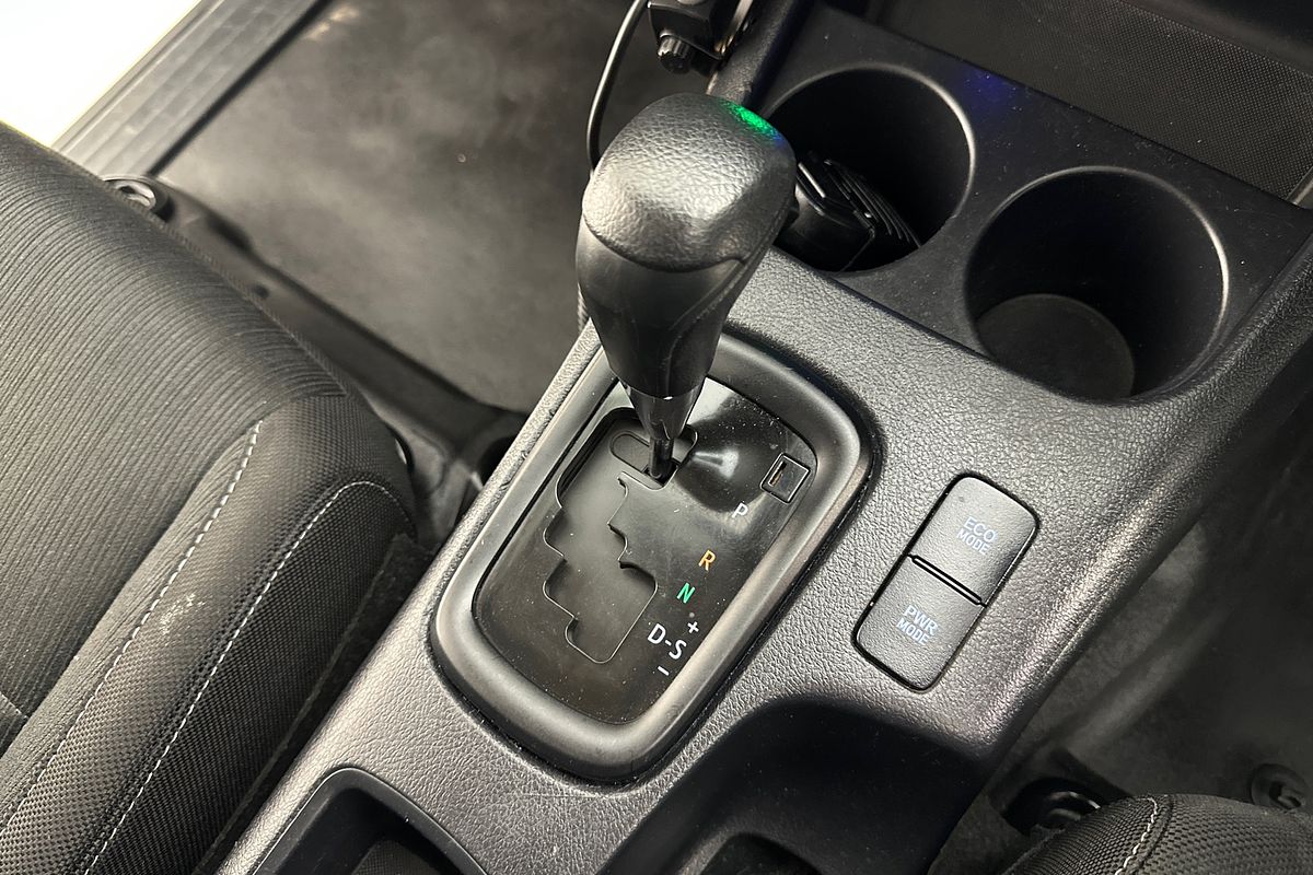 2020 Toyota HILUX SR (4x4) GUN126R FACELIFT 4X4