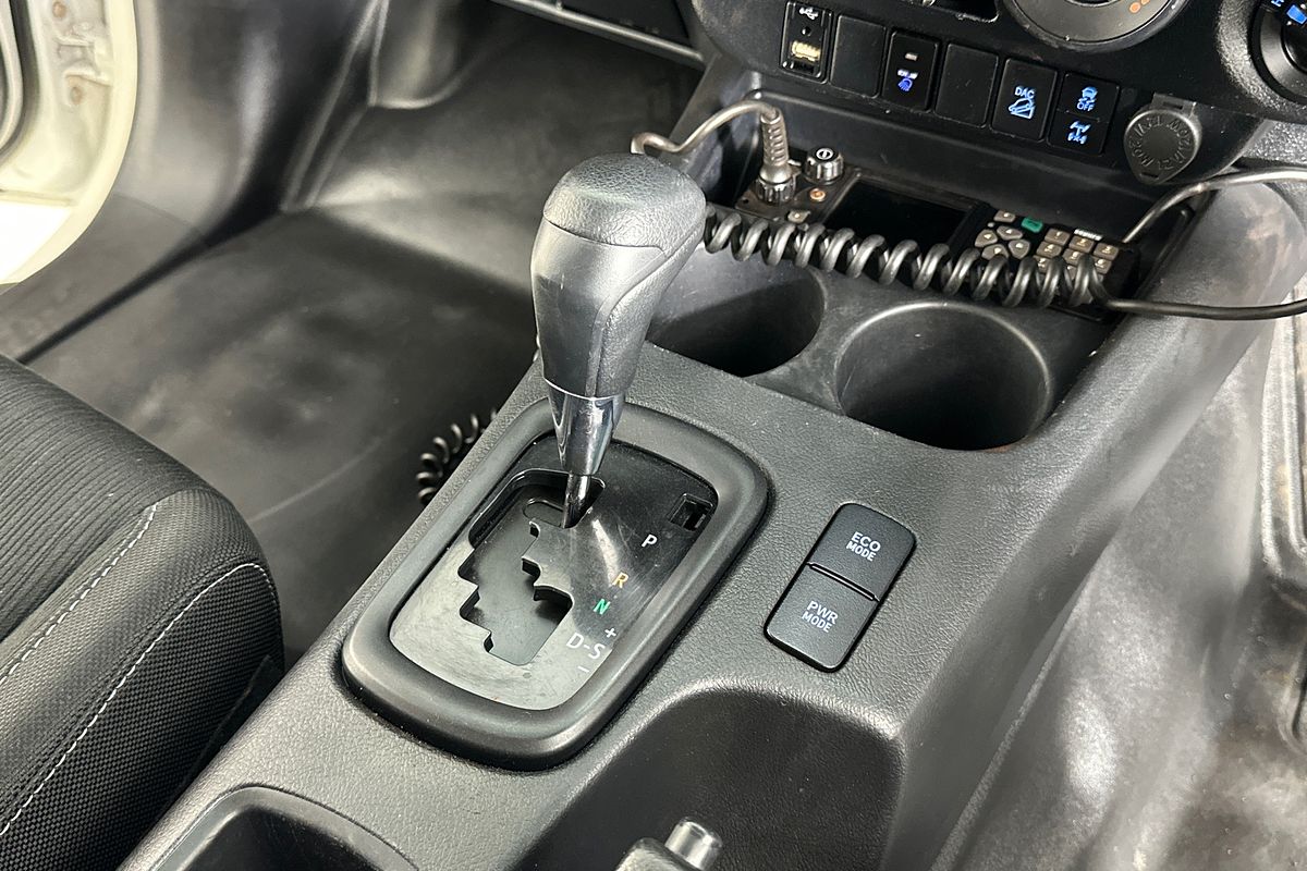 2020 Toyota HILUX SR (4x4) GUN126R FACELIFT 4X4
