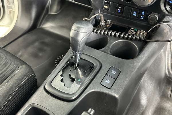 2020 Toyota HILUX SR (4x4) GUN126R FACELIFT 4X4