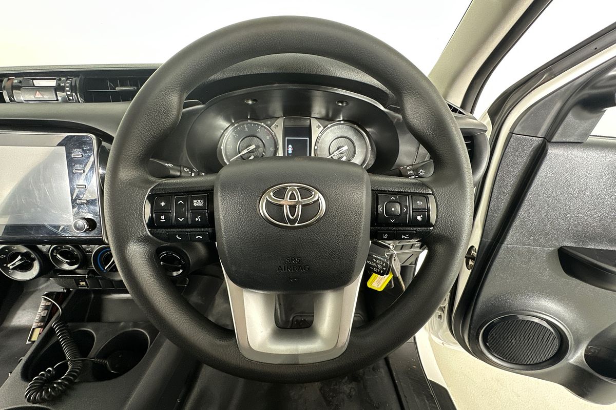 2020 Toyota HILUX SR (4x4) GUN126R FACELIFT 4X4