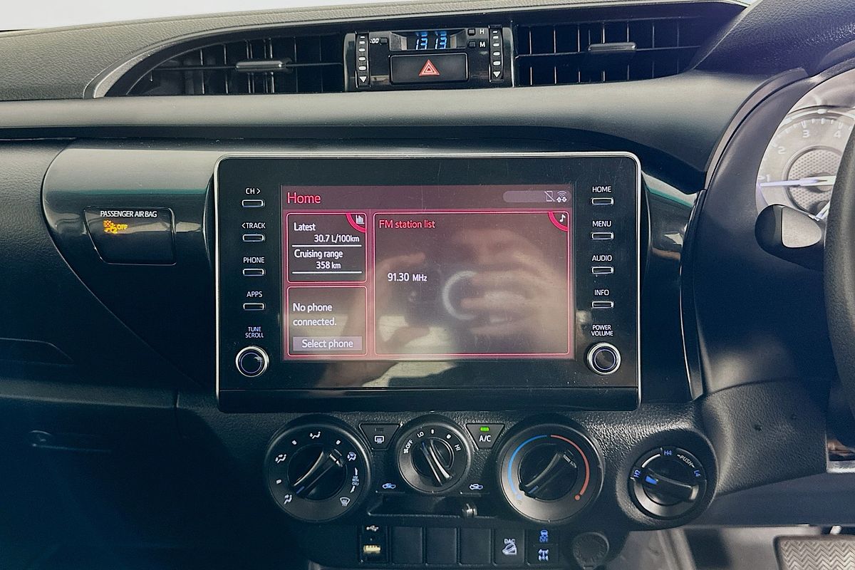 2020 Toyota HILUX SR (4x4) GUN126R FACELIFT 4X4
