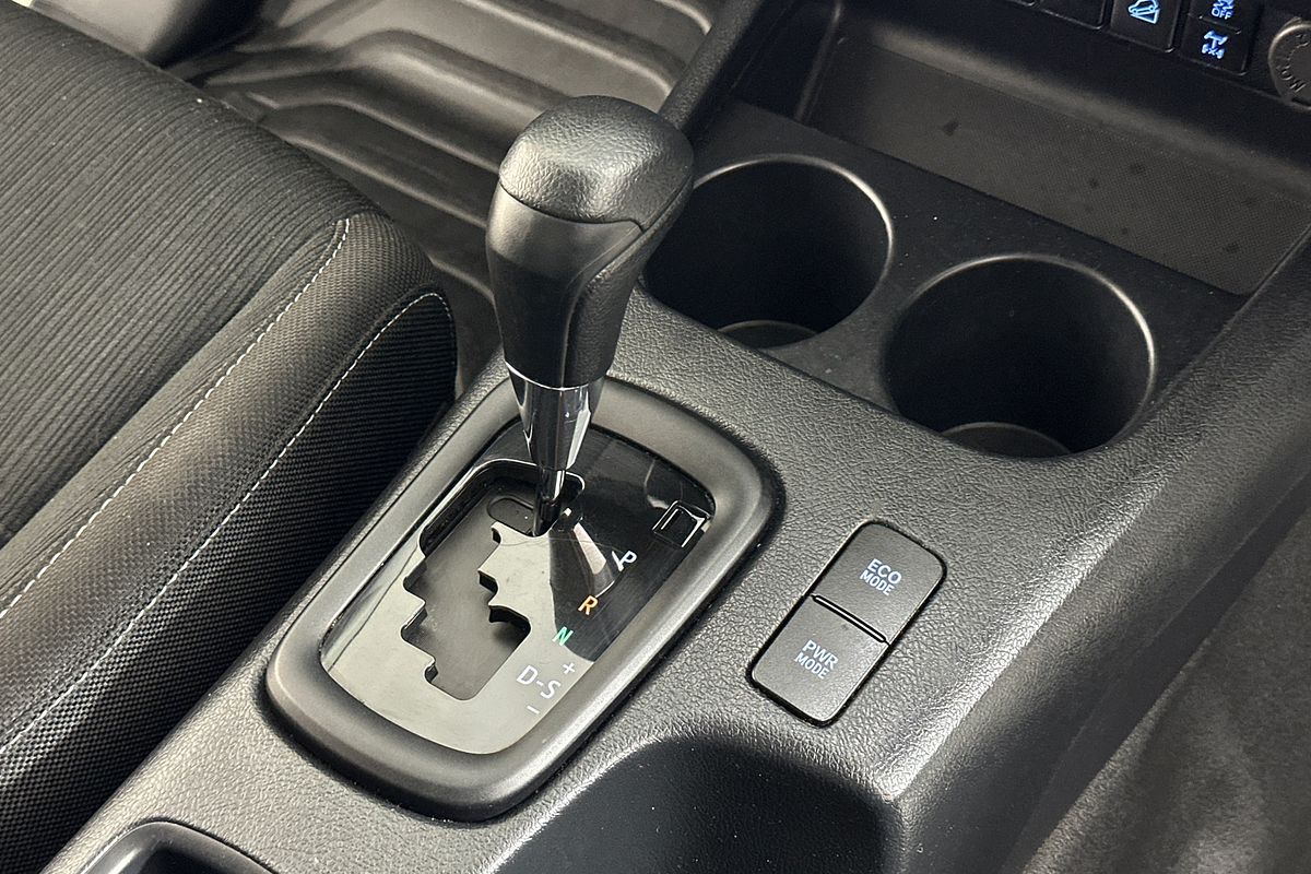 2020 Toyota HILUX SR (4x4) GUN126R FACELIFT 4X4