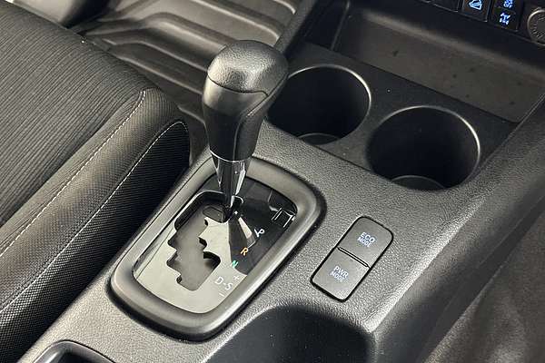 2020 Toyota HILUX SR (4x4) GUN126R FACELIFT 4X4