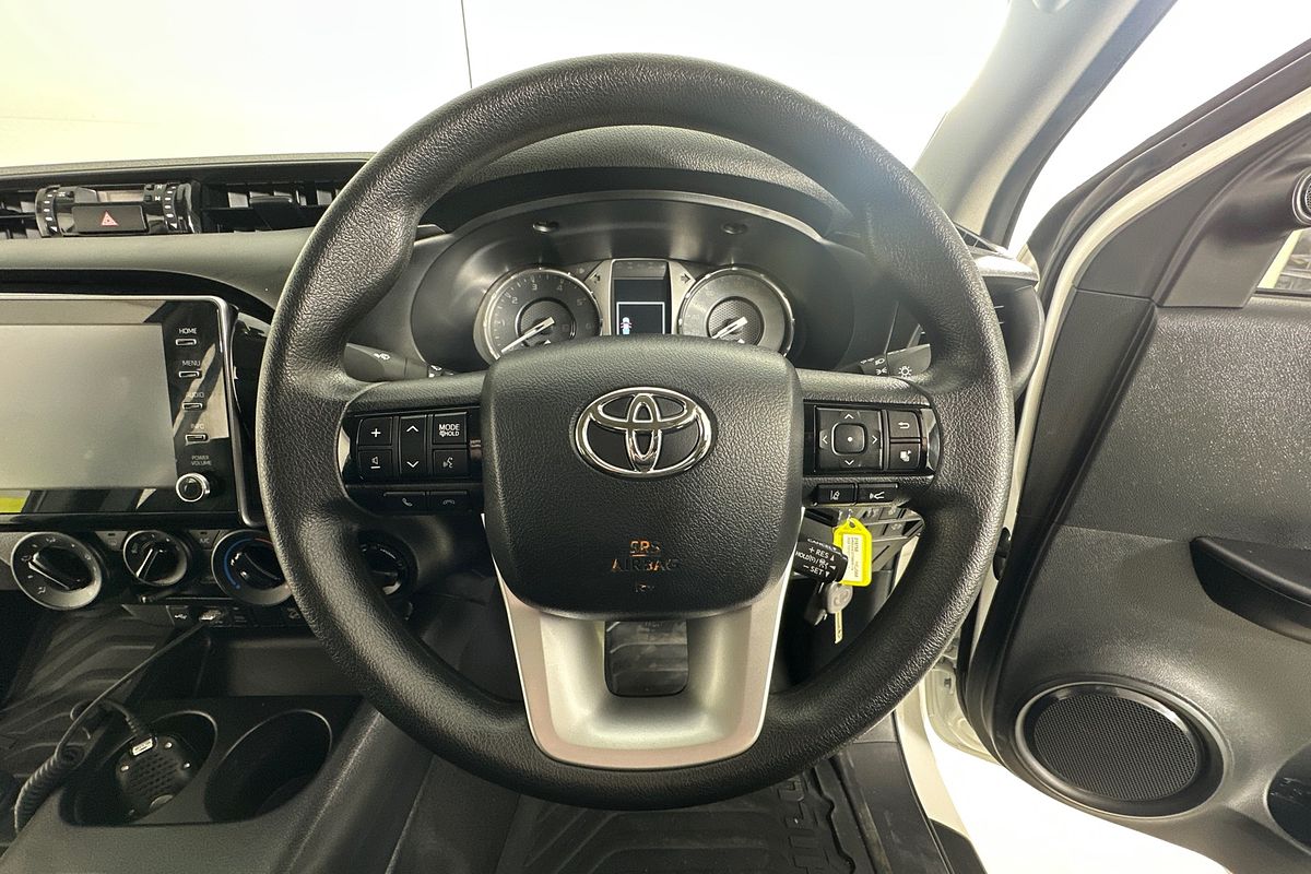 2023 Toyota HILUX SR (4x4) STEEL WHEELS GUN126R 4X4