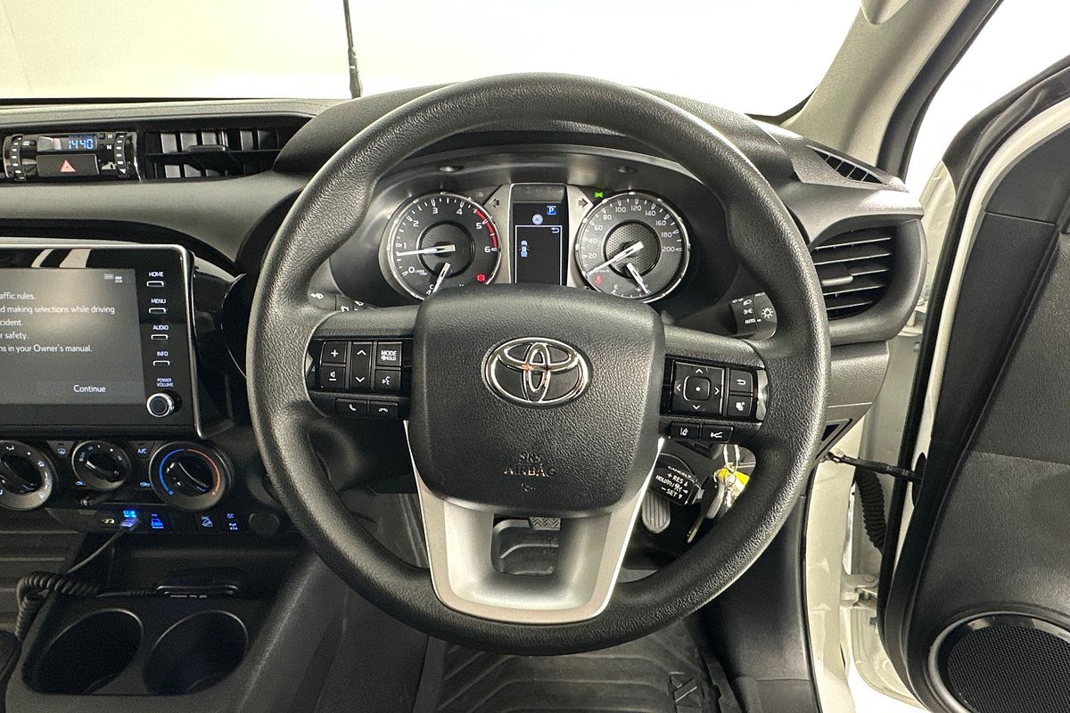2023 Toyota HILUX SR (4x4) STEEL WHEELS GUN126R 4X4