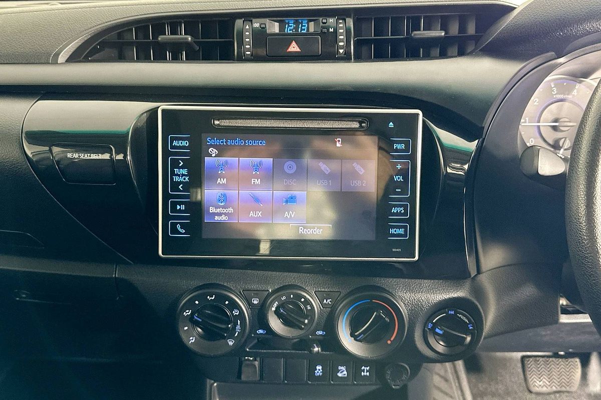 2017 Toyota HILUX SR (4x4) GUN126R 4X4