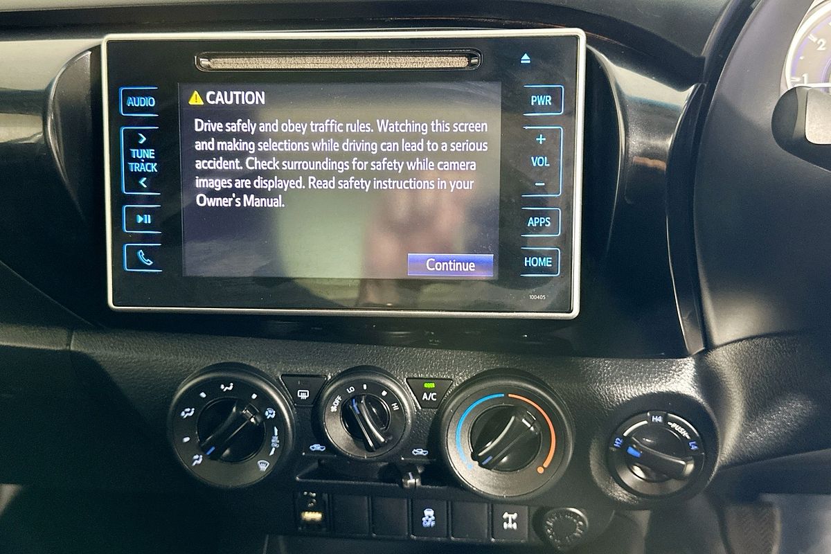 2017 Toyota HILUX SR (4x4) GUN126R 4X4