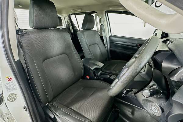 2017 Toyota HILUX SR (4x4) GUN126R 4X4