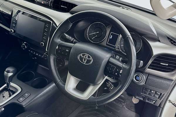 2020 Toyota HILUX SR5 (4x4) GUN126R FACELIFT 4X4