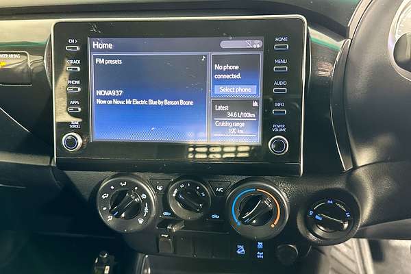 2021 Toyota HILUX SR (4x4) GUN126R FACELIFT 4X4