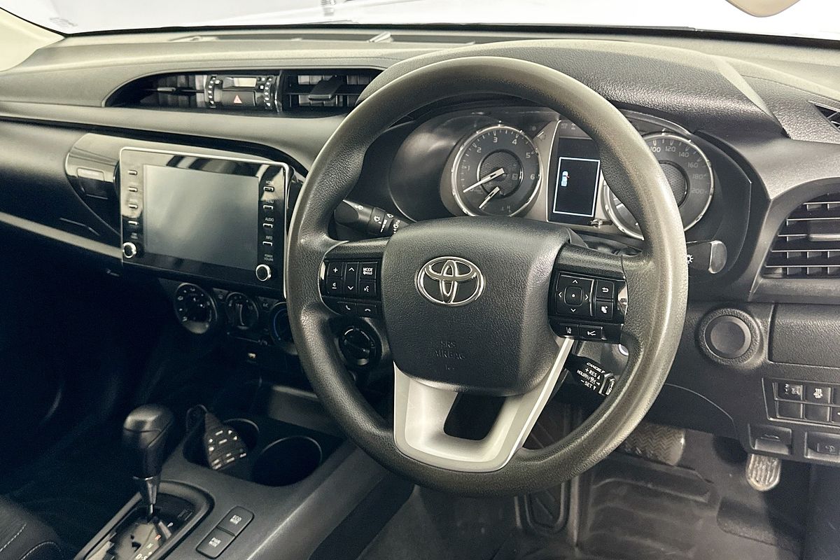 2020 Toyota HILUX SR (4x4) GUN126R FACELIFT 4X4
