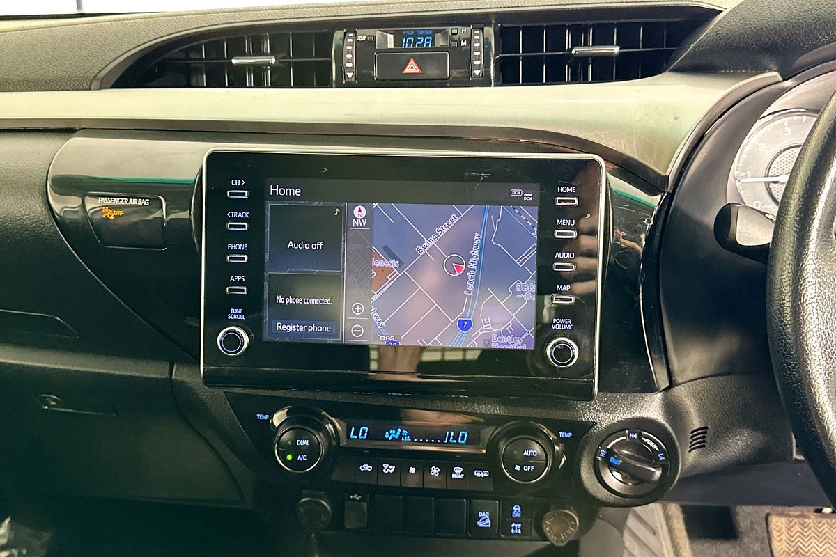 2021 Toyota HILUX SR5 (4x4) GUN126R FACELIFT 4X4