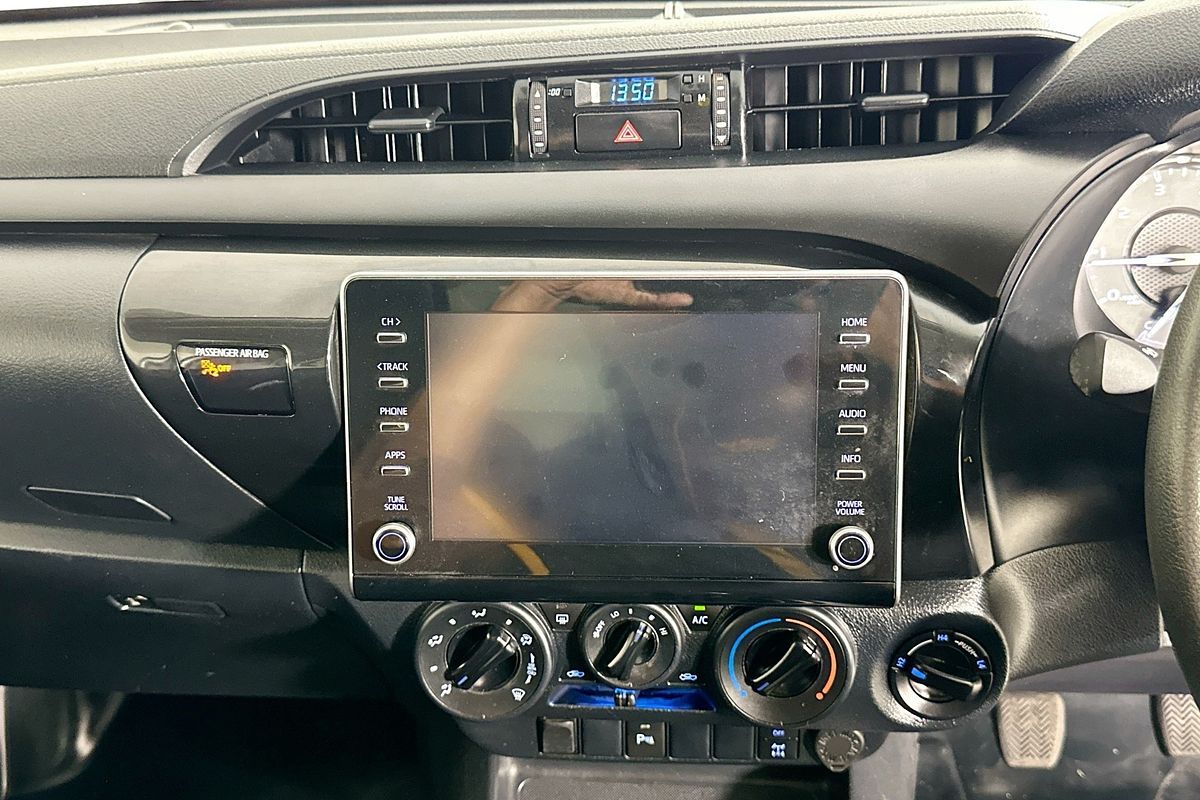 2020 Toyota HILUX SR (4x4) GUN126R FACELIFT 4X4