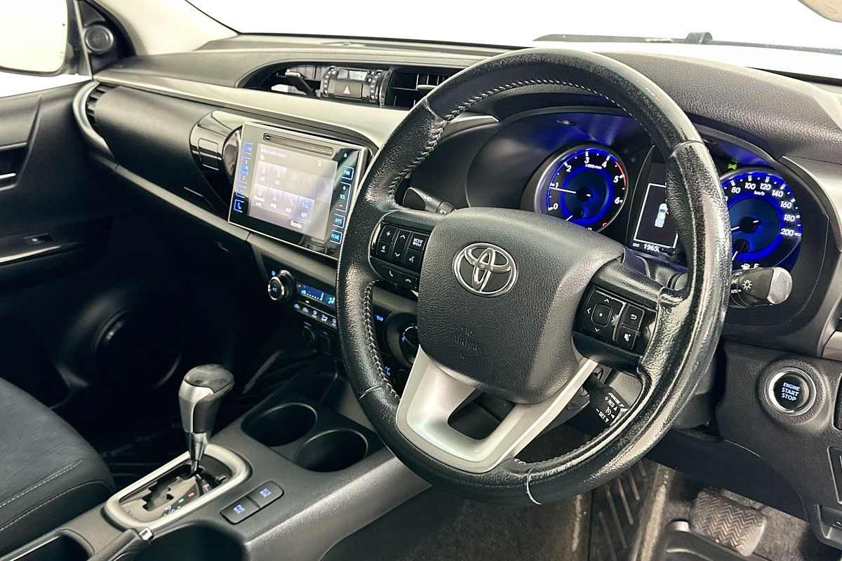 2015 Toyota HILUX SR5 (4x4) GUN126R 4X4