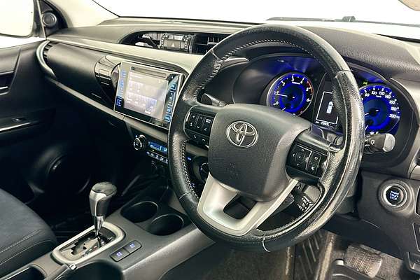 2015 Toyota HILUX SR5 (4x4) GUN126R 4X4