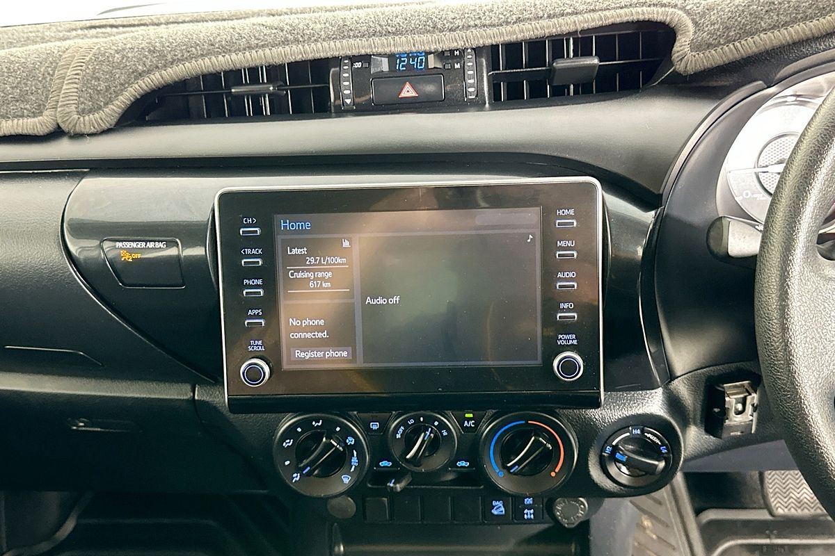 2020 Toyota HILUX SR (4x4) GUN126R FACELIFT 4X4