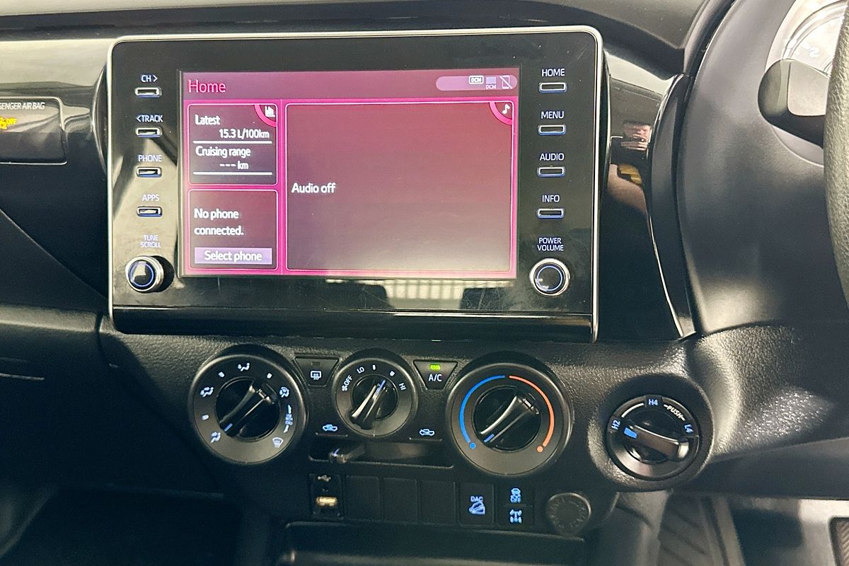 2022 Toyota HILUX SR (4x4) STEEL WHEELS GUN126R 4X4