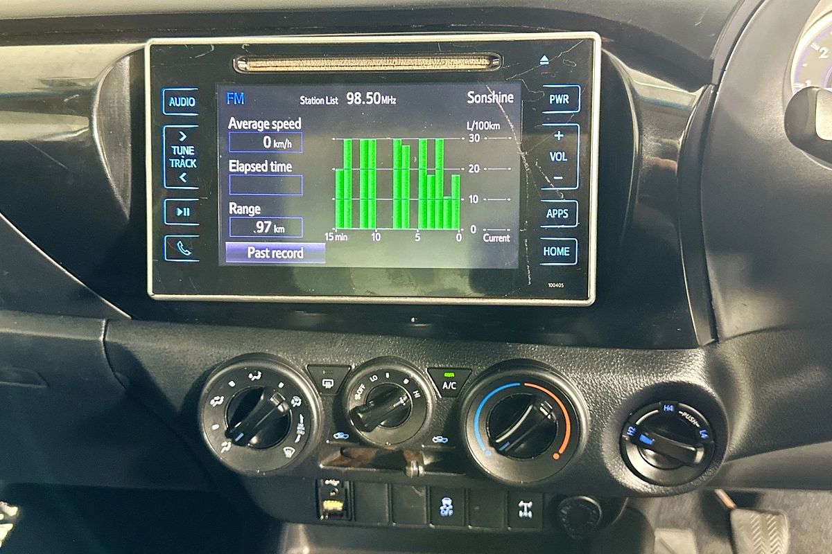 2017 Toyota HILUX SR (4x4) GUN126R 4X4